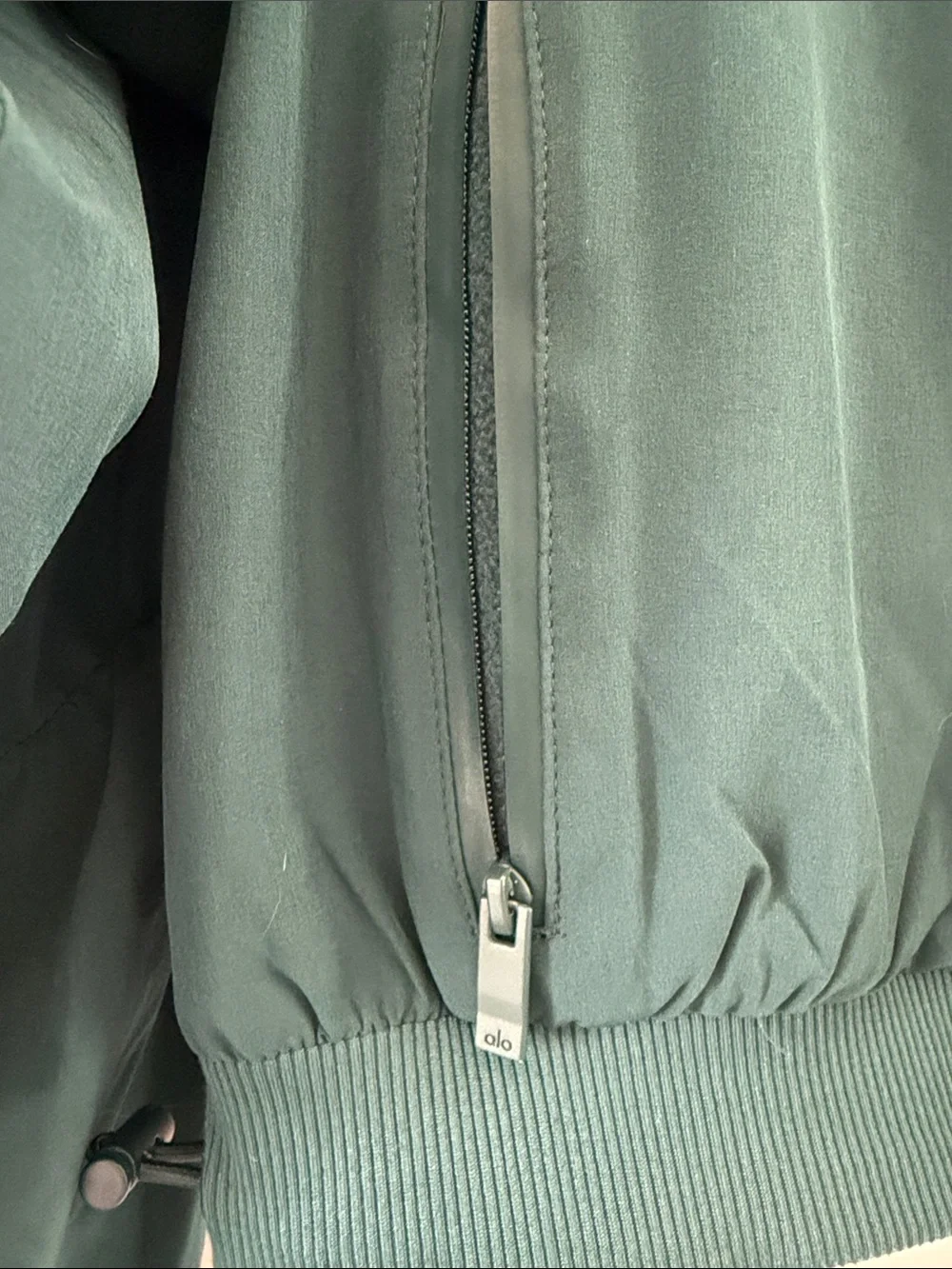 Alo yoga cropped elevation cover up, XS midnight green